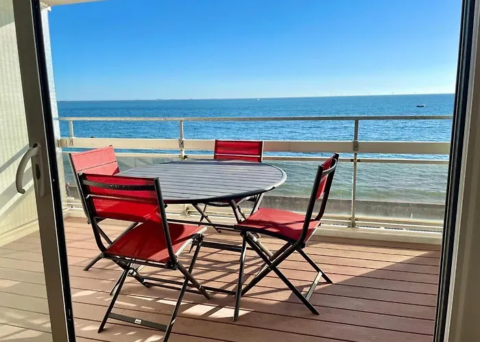 Large Direct Access To The Apartamento Pornichet